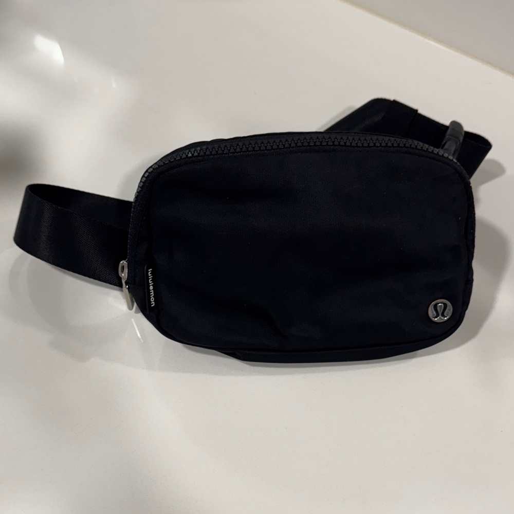 lululemon athletica Midnight Black Belt Bag